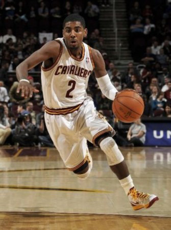 时隔34年维京队再夺挪超冠军，球迷冲入球场内疯狂庆祝（维京队暌违34年重夺挪超桂冠，球迷涌入球场狂欢）