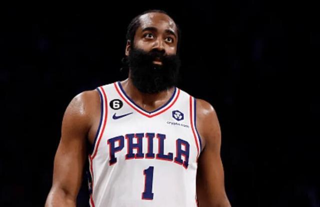 跟队：尤文想送走若昂-马里奥，然后签更有经验更全面的边后卫（随队记者：尤文考虑放走若昂-马里奥，寻求签下一名更有经验且更全面的边后卫）