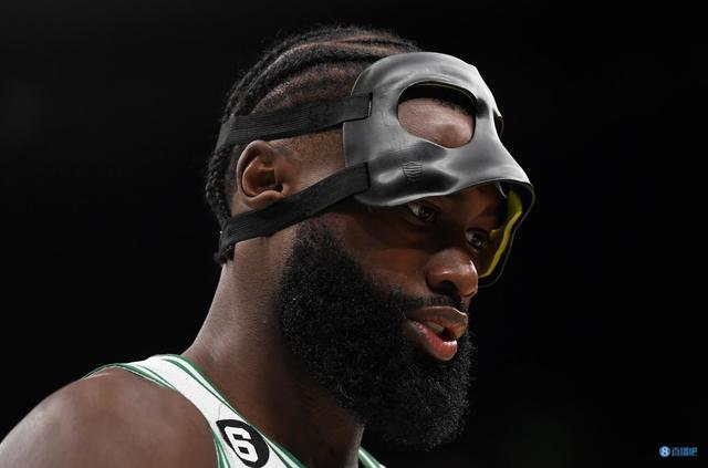 鲁媒：彭啸脚踝韧带损伤，预计要先恢复两周再进行下一步治疗（鲁媒：彭啸脚踝韧带受伤，预计先休养两周再开展后续治疗）