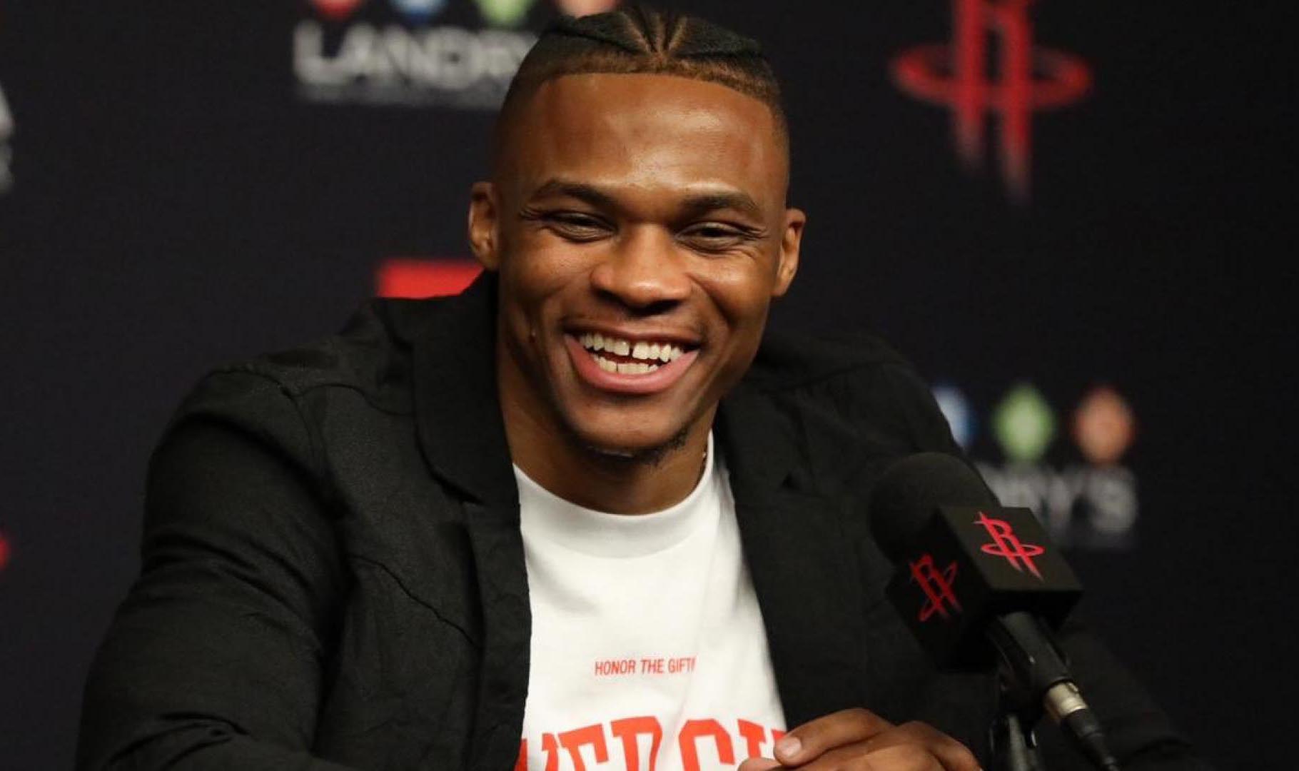 约基奇：篮球场上的全面巨星（约基奇：球场上的全能王者）