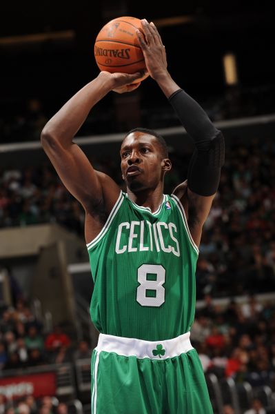 18岁埃斯特旺近6次国家队出场打入5球，成贝利之后首人（18岁埃斯特旺国家队近6战打进5球，成为贝利之后首位达成者）