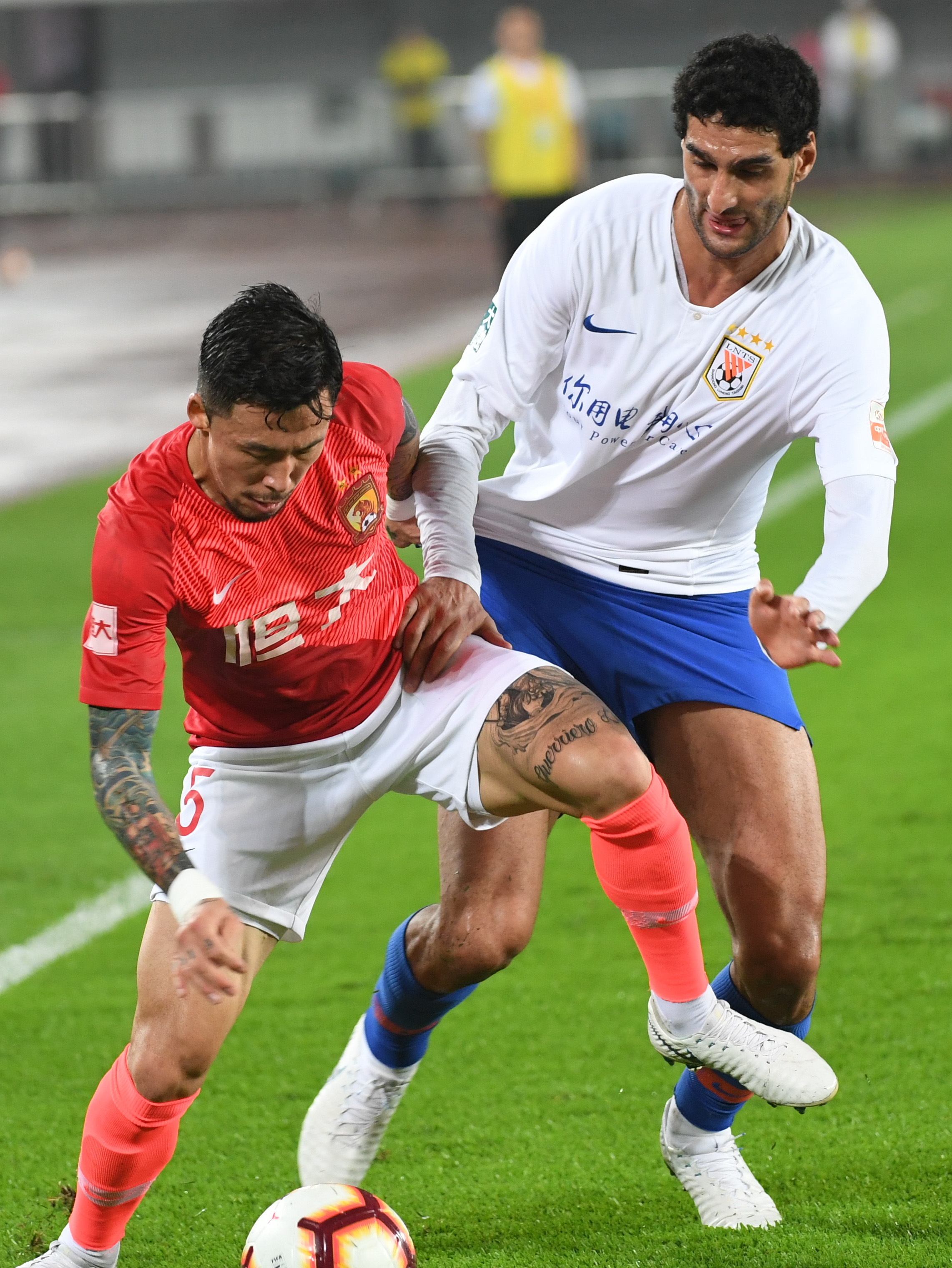 罗马推出黑胶唱片版队歌：限量版售价49.9欧，普通版19.9欧（罗马发布队歌黑胶唱片：限量版49.9欧，普通版19.9欧）