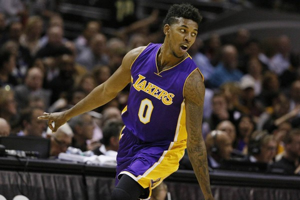 重磅！海港7将有望冲国足，后防线大清洗，杨希挤掉嫡系能成主力？（海港七将剑指国足，后防或迎大换血，杨希能否挤掉嫡系坐稳主力？）