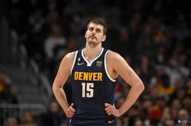 吕文君庆祝夺冠：是海港的三连冠，更是上海的三连冠（吕文君：不仅是海港三连冠，也是上海的三连冠）